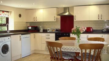 Ferienhaus | Eigene Küche | Großer Kühlschrank, Mikrowelle, Ofen, Herdplatte