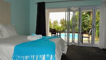 Tabla de planchar con plancha, wifi gratis y ropa de cama