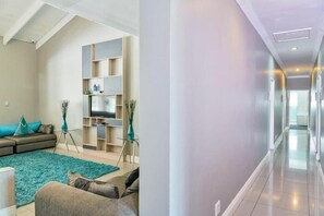 Living area - Al-Beit Lodge (Port Elizabeth)