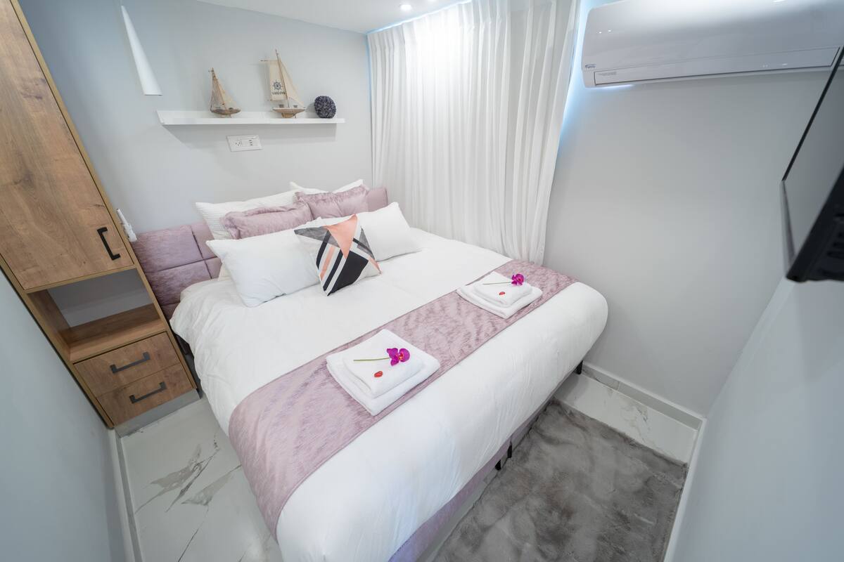 Klassiek appartement | Luxe beddengoed, een kluis op de kamer, verduisterende gordijnen