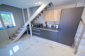 Signature Apartment | Private kitchen - Boutique and garden apartments in Hawaii complex by YalaRent - Families only (Eilat)