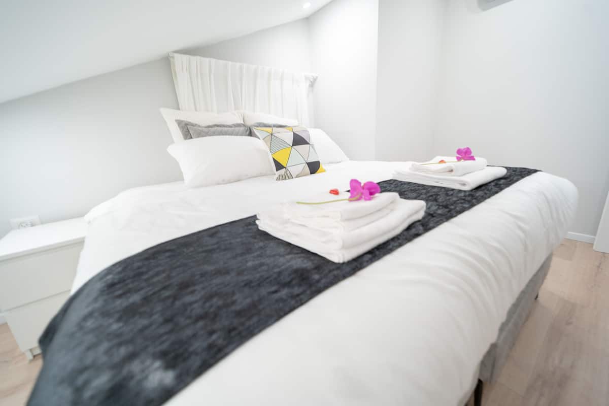 Signature-Apartment | Hochwertige Bettwaren, Zimmersafe, Verdunkelungsvorhänge