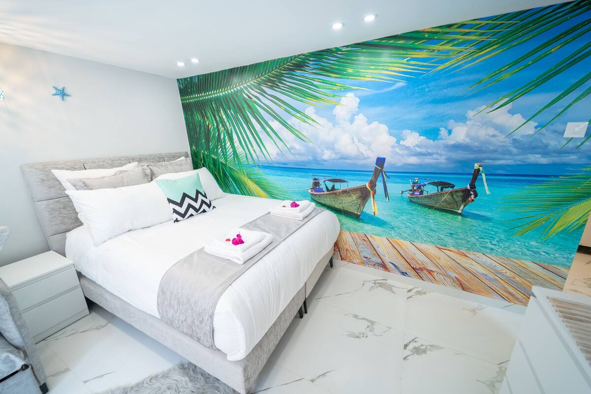 Design studio | Luxe beddengoed, een kluis op de kamer, verduisterende gordijnen