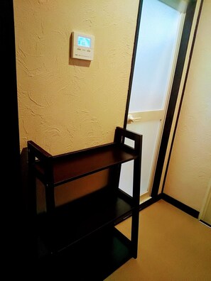 Family Room | Bathroom | Separate tub and shower, free toiletries, hair dryer, slippers - White Beachi inn Ishikawa (Uruma)
