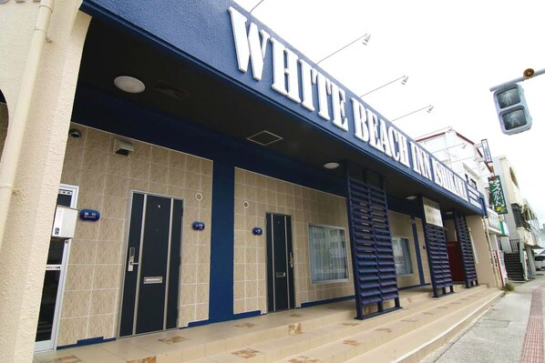 Front of property - White Beachi inn Ishikawa (Uruma)