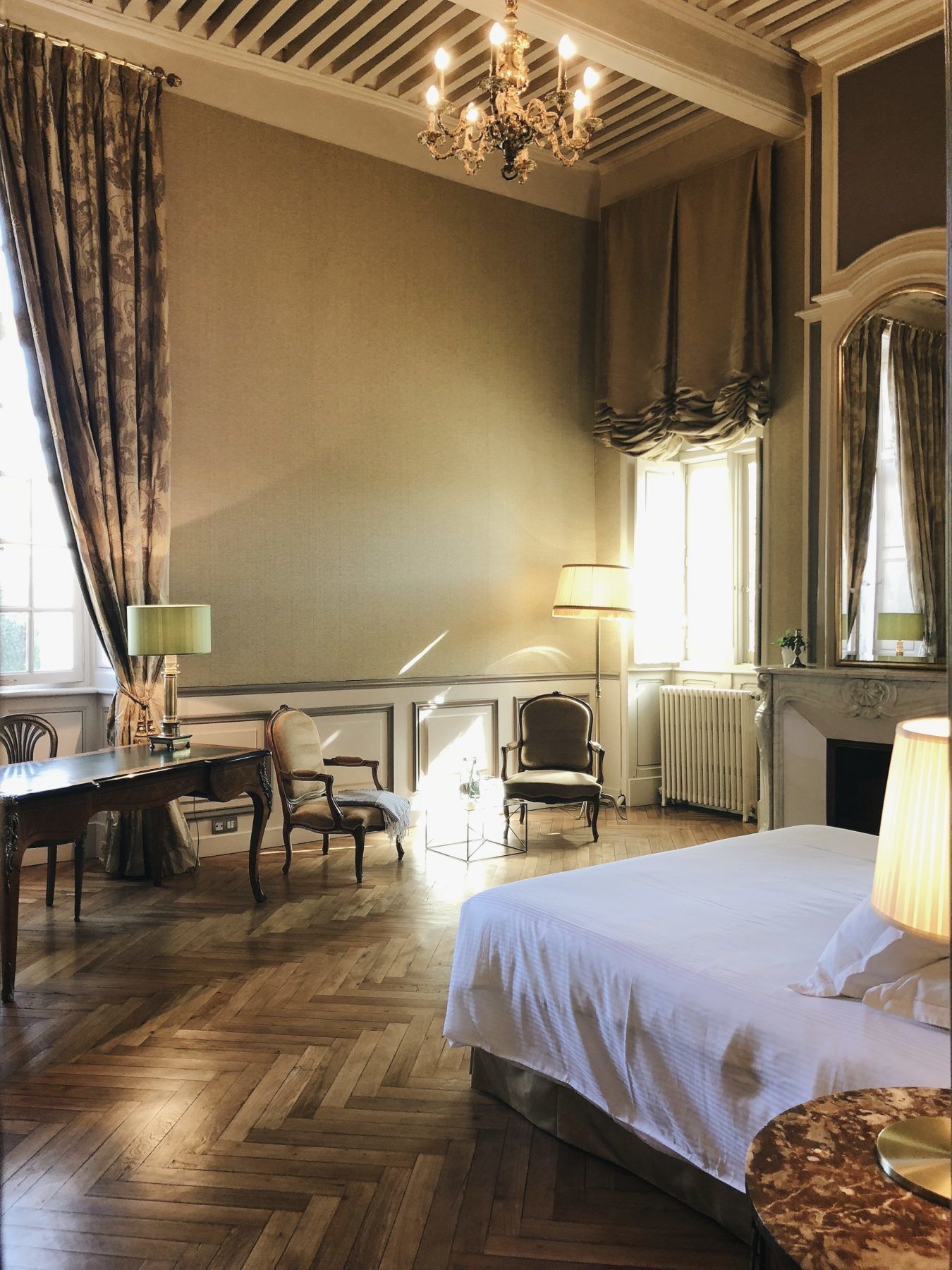 Suite, vista a la alberca | Ropa de cama de alta calidad y decoración personalizada 