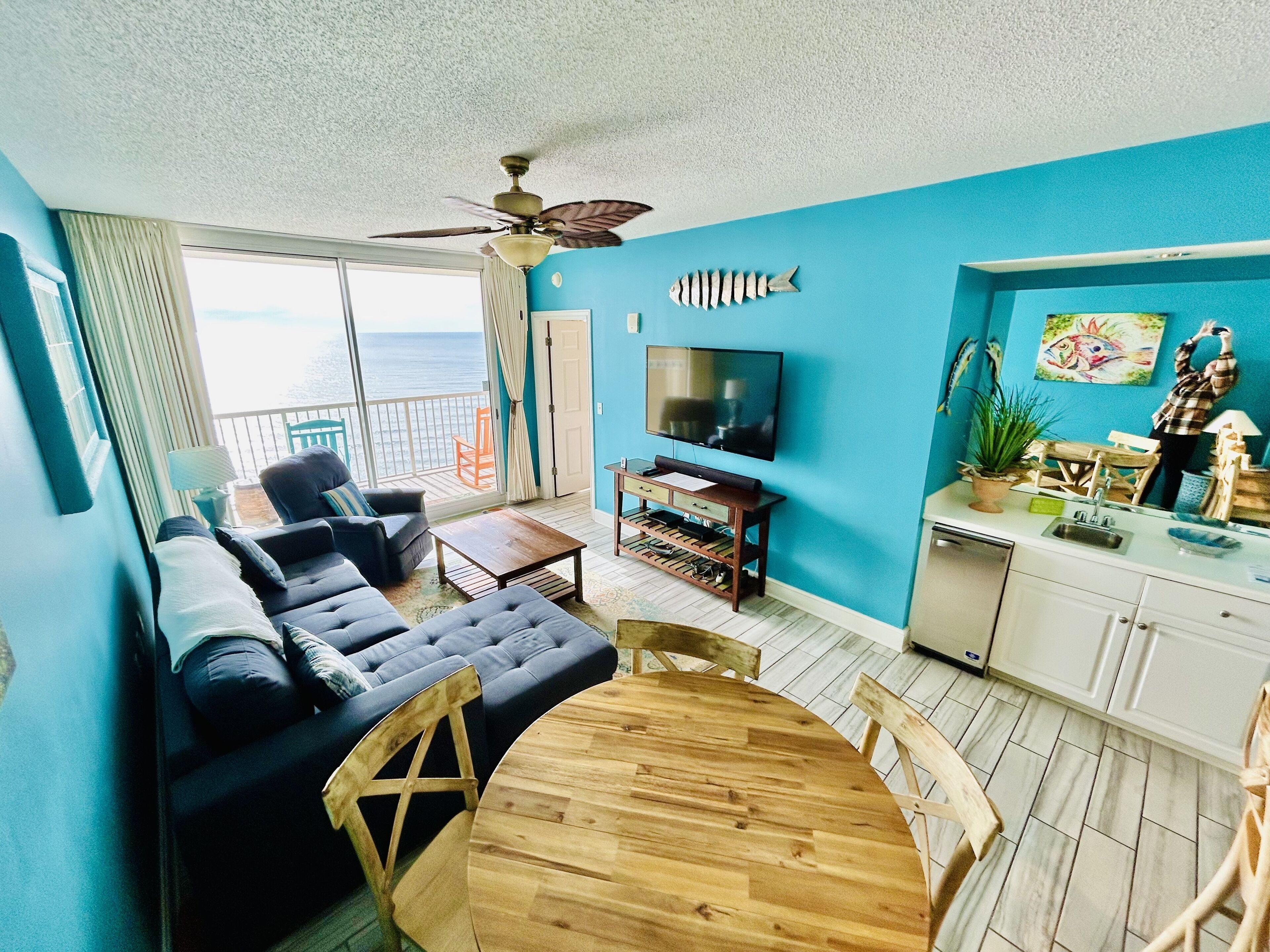 Smart-TV, DVD-Player, Tischtennisplatte, Bücher