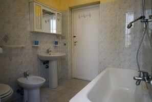 Apartment, 4 Schlafzimmer | Badezimmer