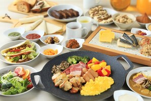 Daily buffet breakfast (JPY 1760 per person)
