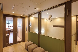 Daily buffet breakfast (JPY 1760 per person)