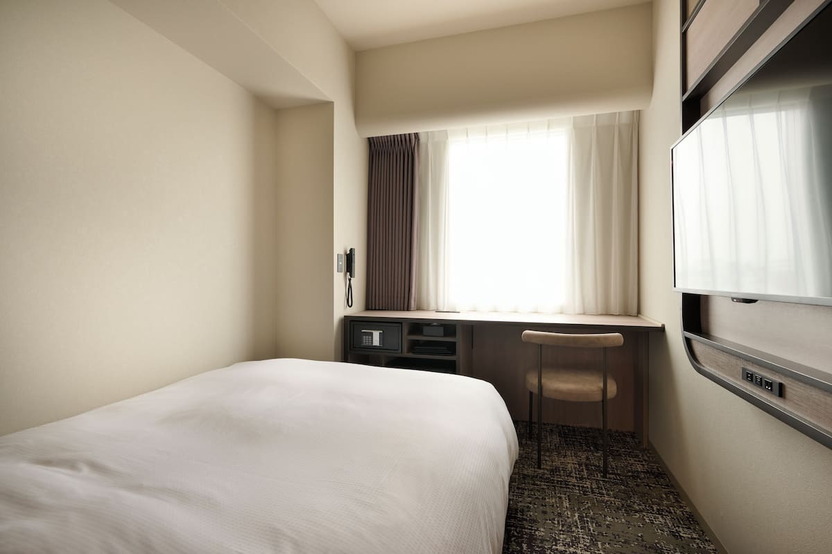 Single Room, Non Smoking | Desk, laptop workspace, blackout drapes, iron/ironing board