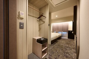 Corner Twin, Non-Smoking | Desk, laptop workspace, blackout drapes, iron/ironing board