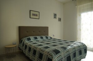 Apartment, 2 Schlafzimmer | Bügeleisen/Bügelbrett, Babybetten, WLAN
