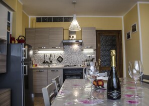 Apartment, 2 Schlafzimmer | Eigene Küche | Kühlschrank, Ofen, Herdplatte, Espressomaschine