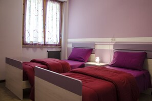 Appartement, 2 slaapkamers | Een strijkplank/strijkijzer, babybedden, extra bedden, wifi