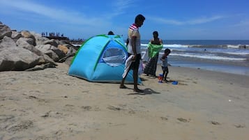 Plage à proximité, chaises longues