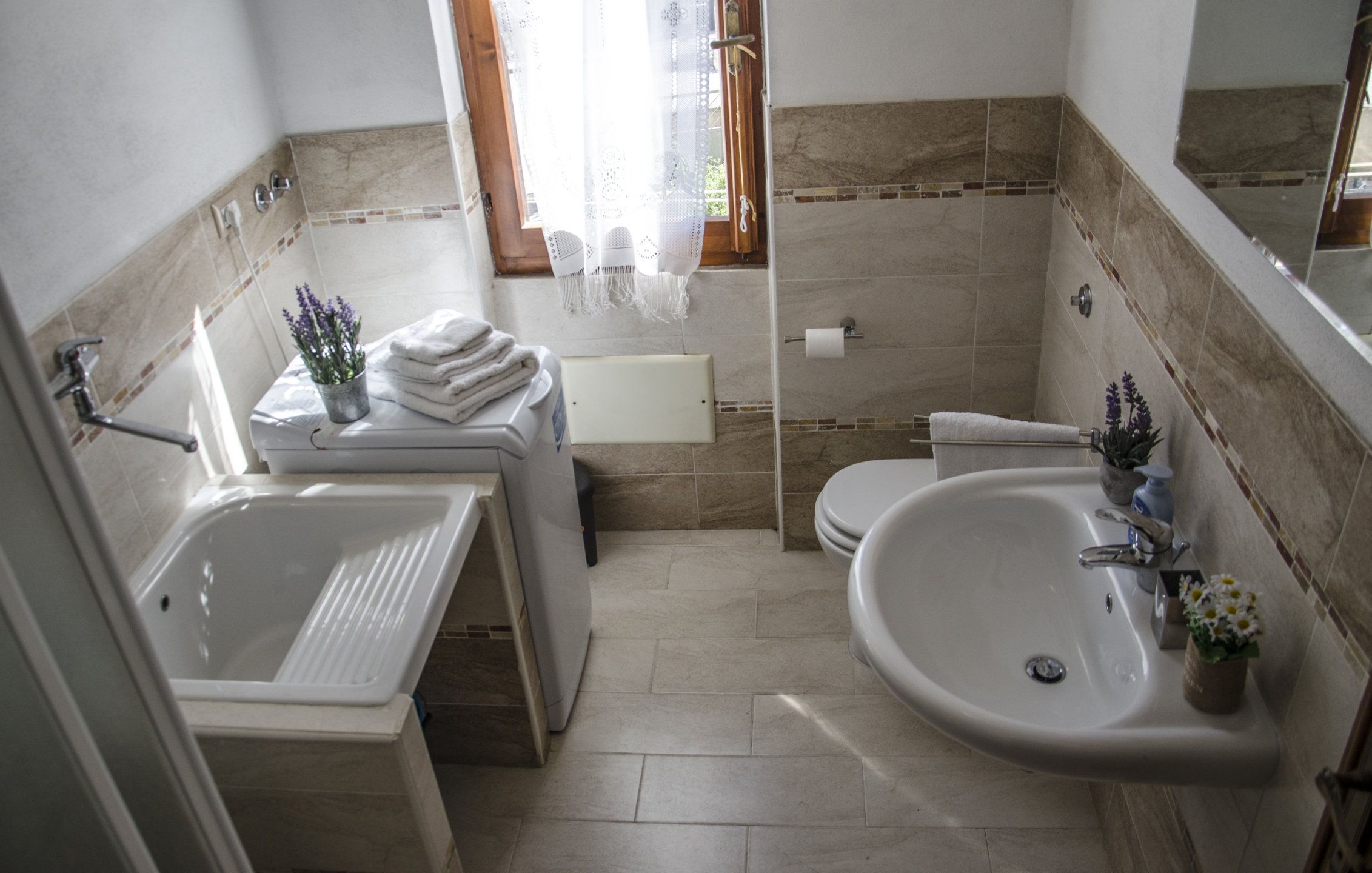 Apartment, 3 Bedrooms | Bathroom | Shower, hair dryer, bidet, towels
