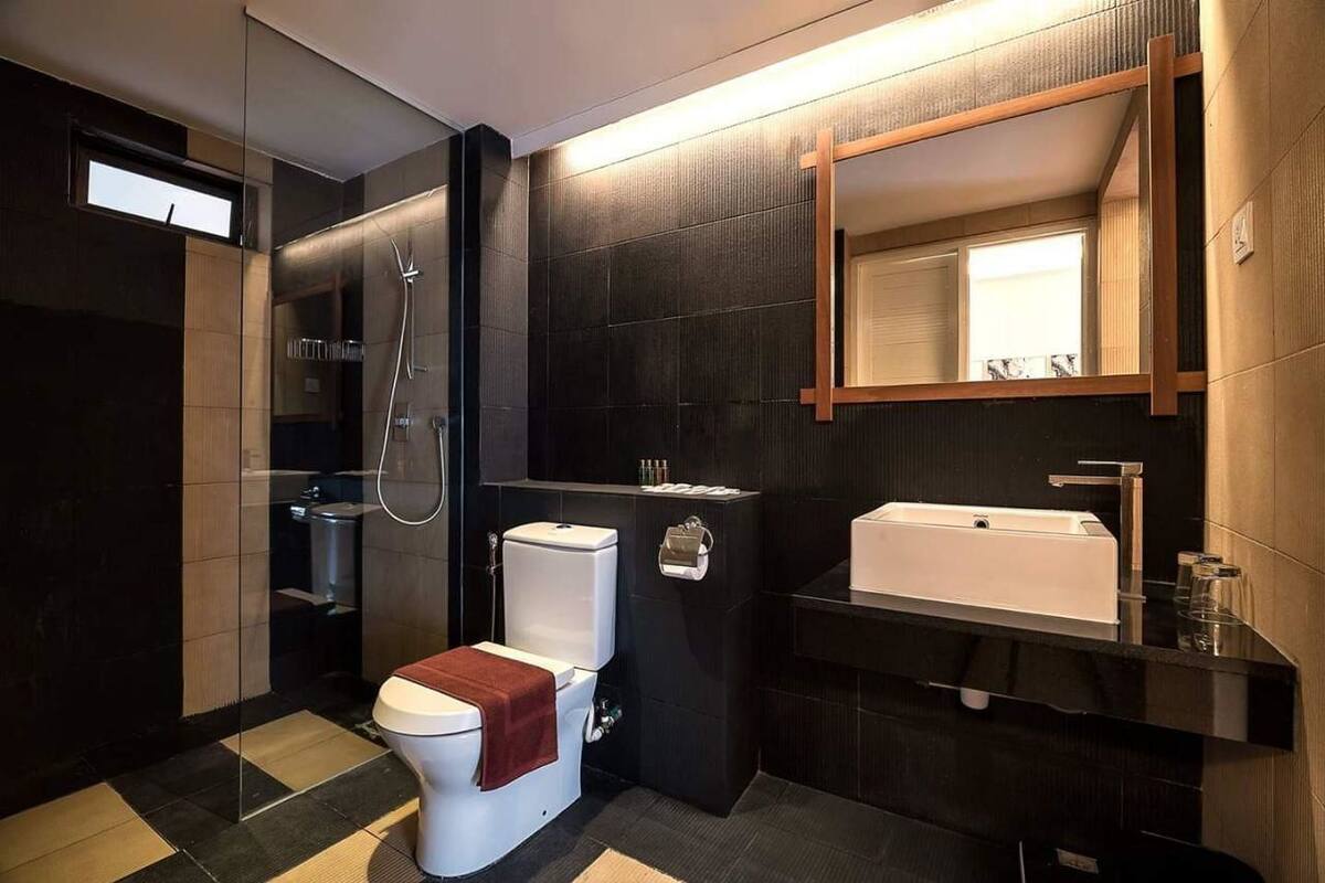 Minibar, in-room safe, desk, blackout curtains