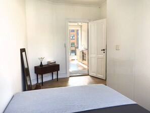 مكتب ومكواة/لوح كي وأسرّة أطفال/رضّع وواي فاي مجانًا