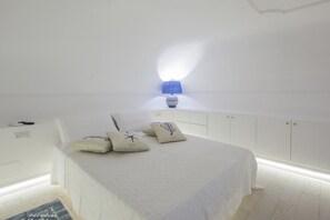 2 bedrooms, in-room safe, WiFi, bed sheets