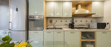 Fridge, microwave, oven, stovetop
