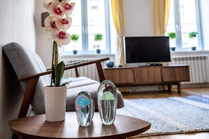 디자인 아파트 | 거실 | 케이블 채널 시청이 가능한 50인치 평면 TV, TV, 넷플릭스
