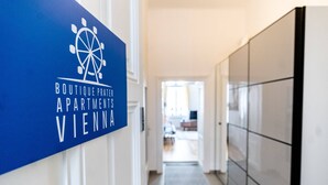 A hallway with a sign for Boutique Prater Apartments Vienna. - Boutique Prater Apartment Vienna (Vienna)