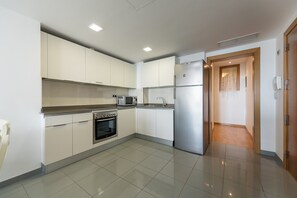 Fridge, microwave, oven, coffee/tea maker