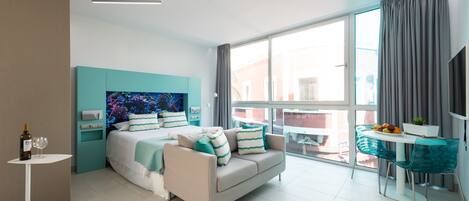 1 habitación, tabla de planchar con plancha, wifi gratis y ropa de cama