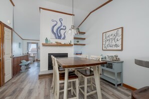 Dining - 4846- Sea Glass Shack, Cozy Kitty Hawk beach inspired décor and community amenities (Kitty Hawk)