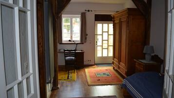 Apartment | Living area | Flat-screen TV