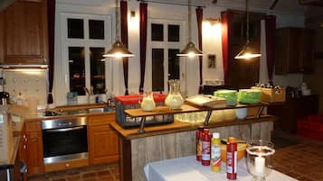 House | Private kitchen | Fridge, microwave, oven, stovetop