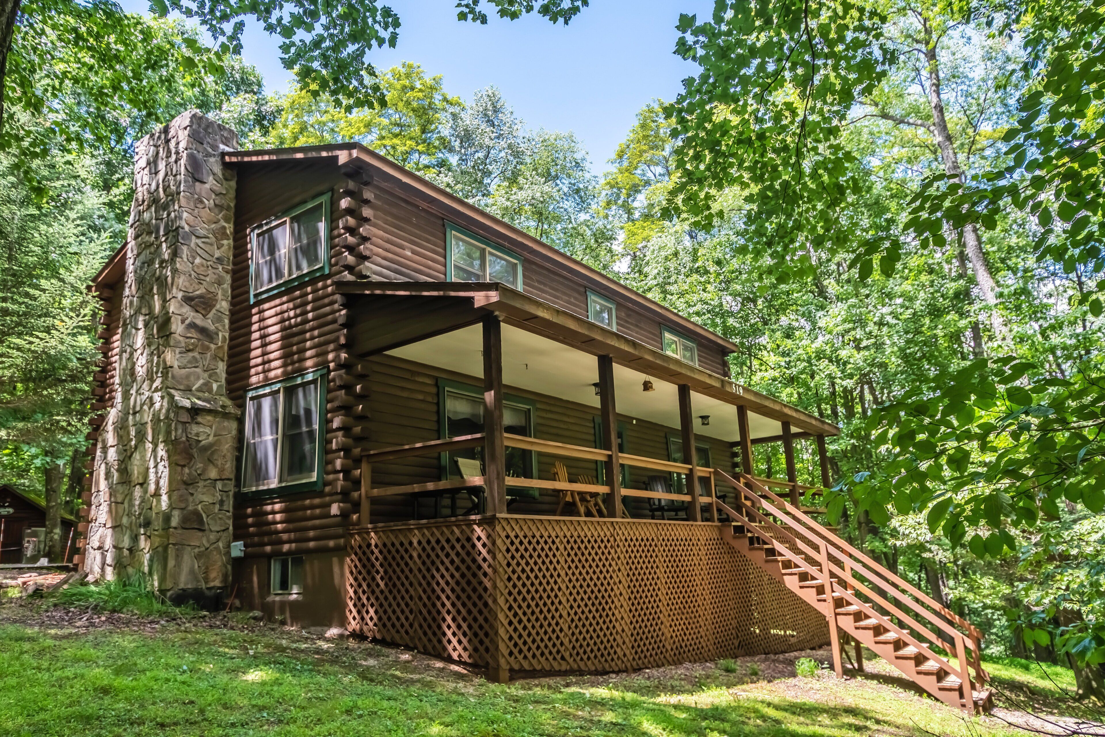 Serendipity | Lake Access Log Home + Hot Tub & Dock Access!