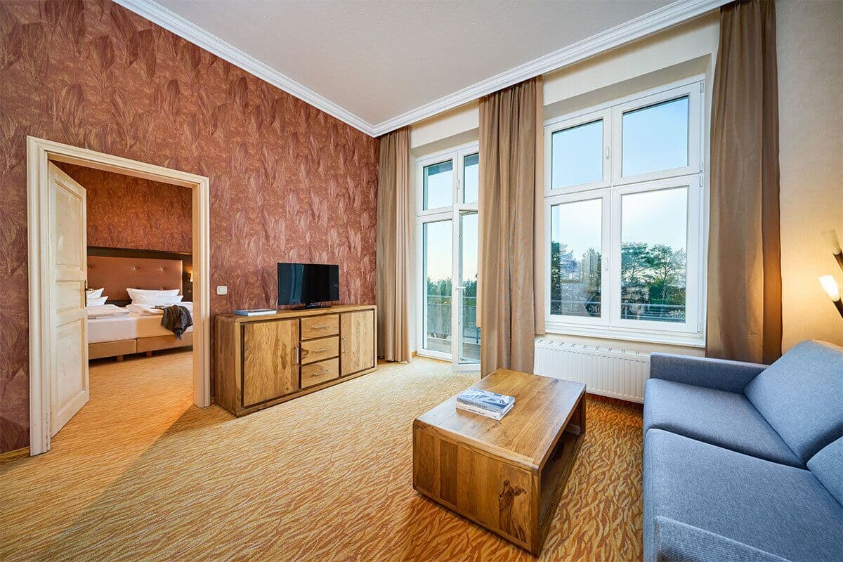 1 Schlafzimmer, Allergikerbettwaren, Schreibtisch, BettwÀsche