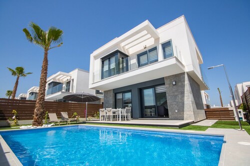 3032 Vistabella- Bali 3032