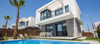 3032 Vistabella- Bali 3032