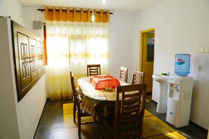 Basic Villa, 2 Bedrooms, Kitchen, Beachside | In-room dining