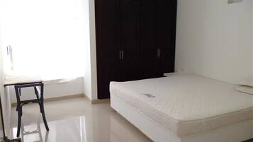 5 bedrooms, internet, bed sheets