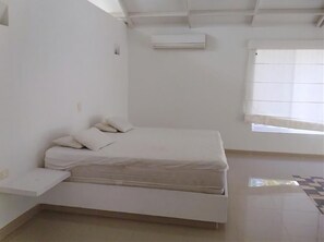 5 bedrooms, internet, bed sheets