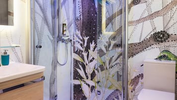 Double Room | Free WiFi, bed sheets