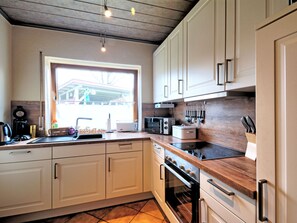 冰箱、微波炉、烤箱、洗碗机