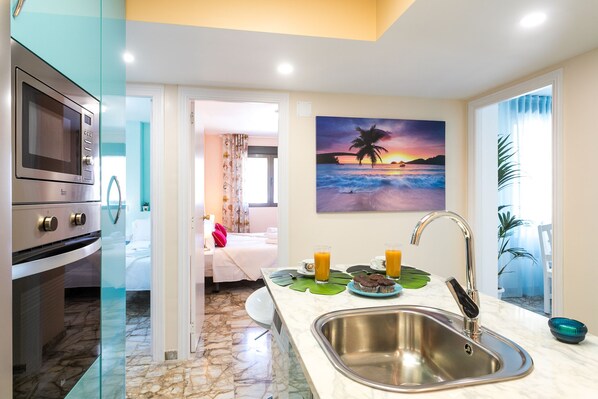 Fridge, microwave, oven, stovetop