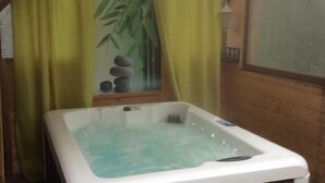Bañera de hidromasaje al aire libre