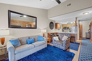 TV - UP TO 50% OFF, Peaceful Ozark Mtn Home, 1 Mi to Silver Dollar City  (Branson West)