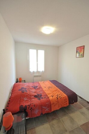 3 bedrooms, iron/ironing board, travel crib, free WiFi