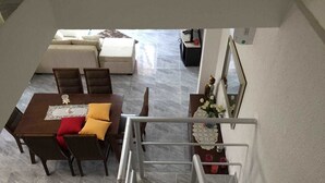 Apartment, 2 Schlafzimmer, Nichtraucher | Wohnbereich | Flachbildfernseher