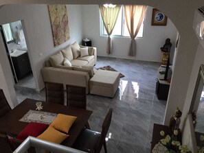 Appartement, 2 slaapkamers, niet-roken | Woonruimte | Flatscreentelevisie