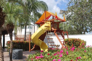 어린이 놀이 공간 - 야외