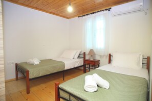 4 chambres, fer et planche à repasser, Wi-Fi, literie fournie