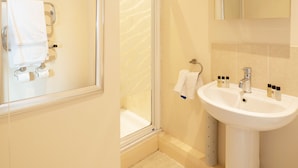 Superior Single Room | Bathroom | Shower, towels - Chase Suites (Cannock)